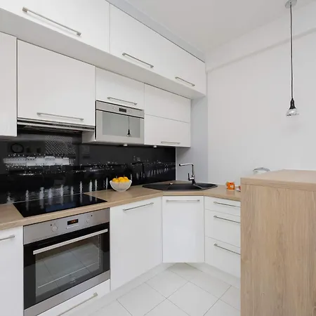 Spacious With Parking And Garden By Renters Apartment Warsaw