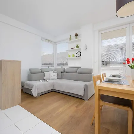 Spacious With Parking And Garden By Renters *