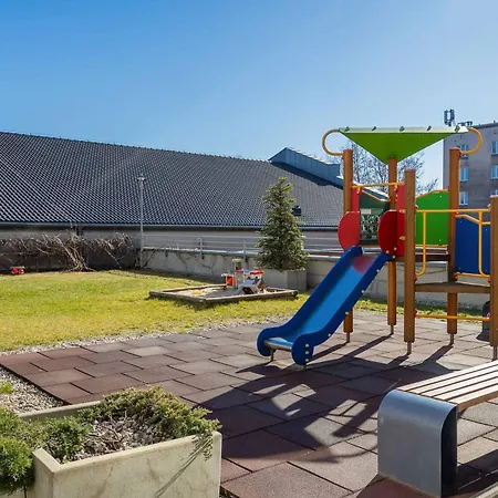 Spacious With Parking And Garden By Renters *
