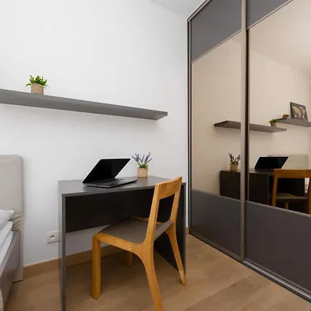 Spacious With Parking And Garden By Renters *