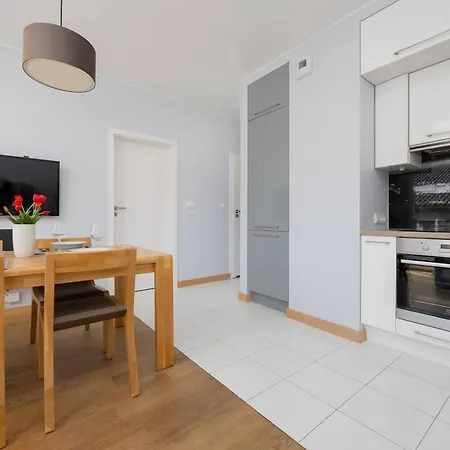 Spacious With Parking And Garden By Renters Apartment Warsaw