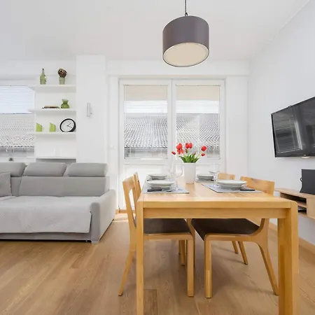 Spacious With Parking And Garden By Renters Apartment *