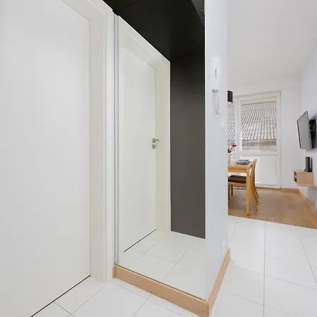 Spacious With Parking And Garden By Renters * Warsaw