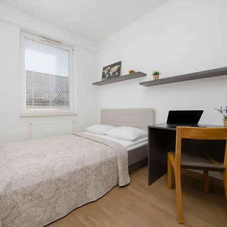 Spacious With Parking And Garden By Renters Апартаменты