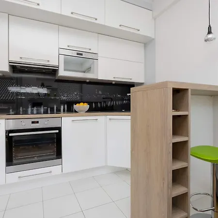 Spacious With Parking And Garden By Renters Апартаменты