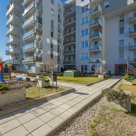 Spacious With Parking And Garden By Renters Варшава