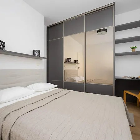 Spacious With Parking And Garden By Renters * Варшава