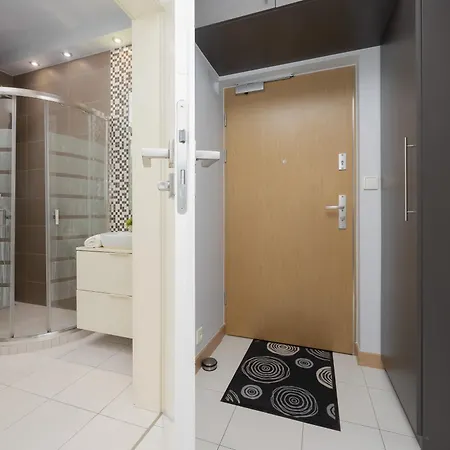 Апартаменты Spacious With Parking And Garden By Renters